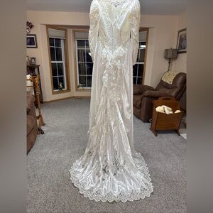 Vintage Wedding Dress Long Sleeve Beaded Sequence Long Train White W/ Veil Sz S